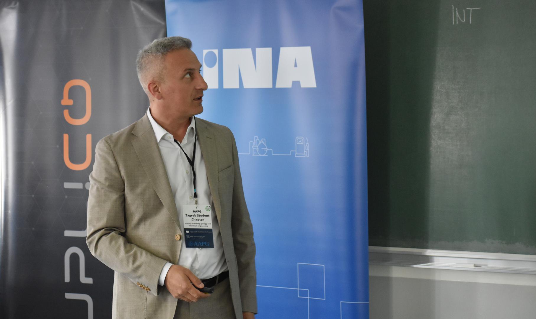 9c3c46f55cc556303016